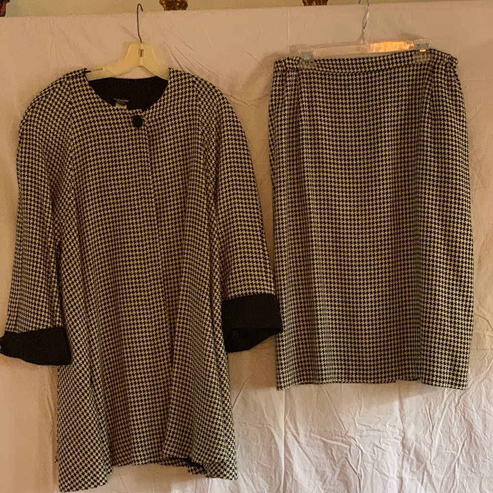 Ladies skirt & cape